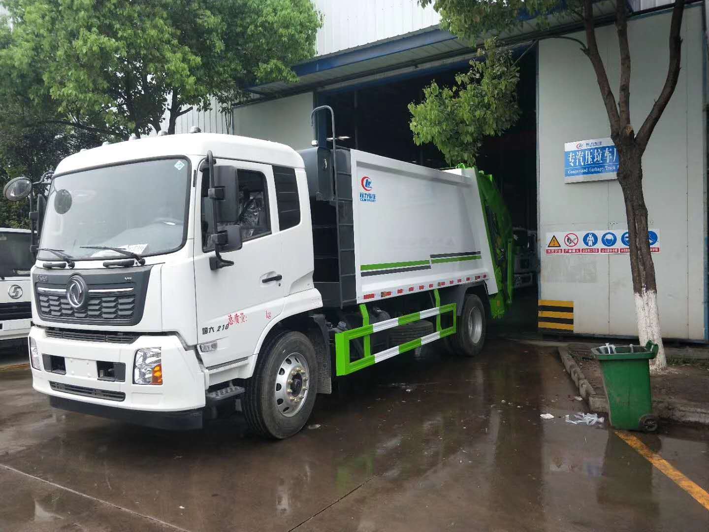 東風天錦12方壓縮式垃圾車