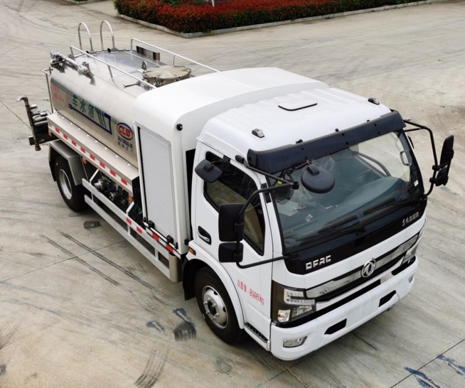 東風CL5093GSSBEV 型純電動灑水車